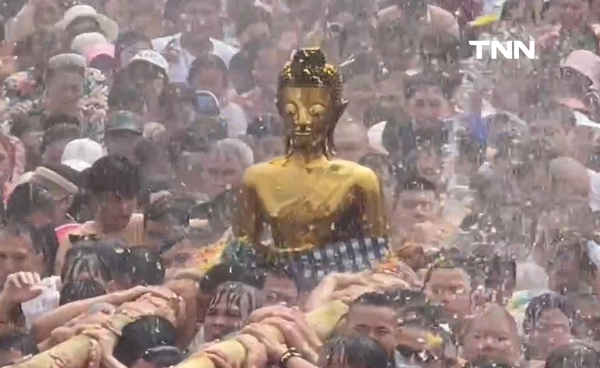 "หนองคาย"แห่พระใสปิดงานสงกรานต์