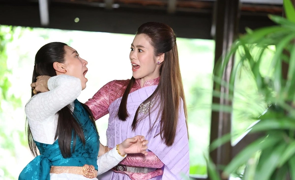 “แบม สราลี”  ประเดิมบทแรง จิกหัวตบ “เบลล่า ราณี” ใน “เจ้าคุณพี่กับอีนางคำดวง”