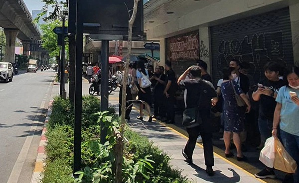 แผ่นดินไหวล่าสุด!  เตือนระวังเกิดอาฟเตอร์ช็อกขนาดใหญ่ เฝ้าระวังตึกสูง - ไม่มีสึนามิ 