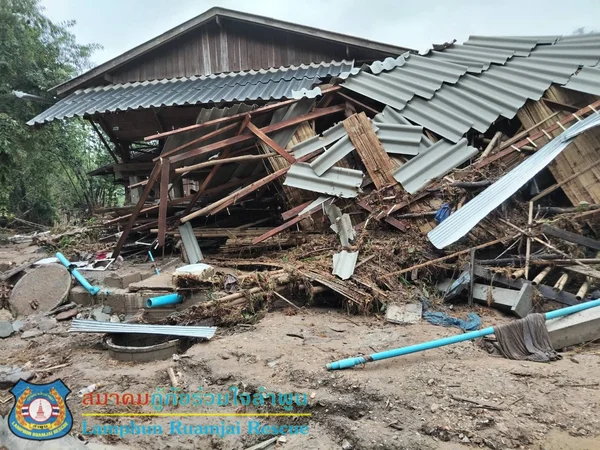 “ลำพูน” น้ำป่าหลากซัดบ้านพัง   พบผู้สูญหาย 2 ราย