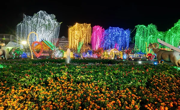 นุ่งโจม ห่มสไบ แต่งไทยทั้งเมือง ณ งานวังนารายณ์ ลพบุรี จัดเต็ม 10 วัน 10 คืน
