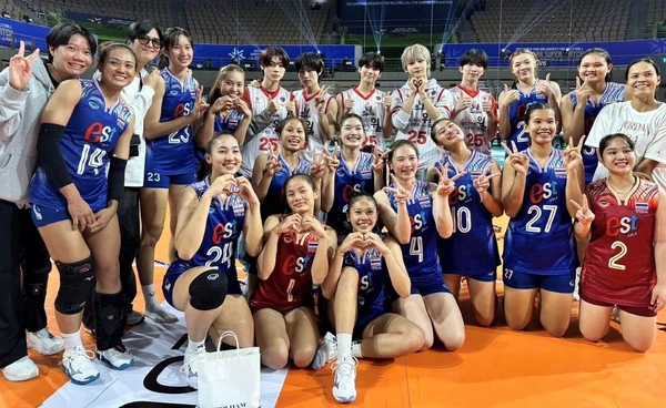 ไม่น้อยหน้าทีมน้อง! ทัพลูกยางสาวไทย ชนะ  V-League All-Stars 3-1 เซต