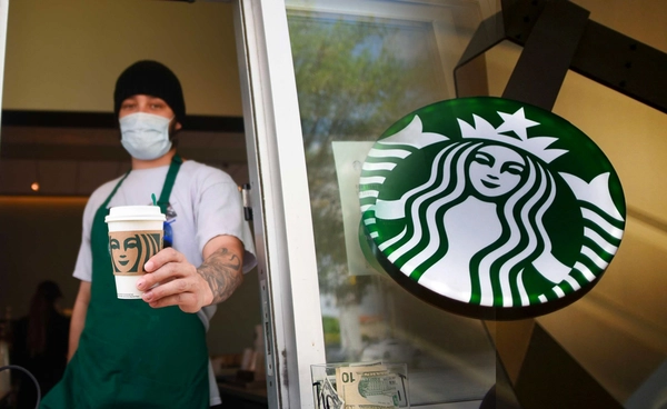 “สตาร์บัคส์” จ้าง พนง.เพิ่ม สวนกระแสโลก