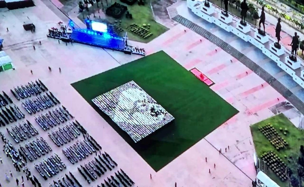 "ทำดีด้วยหัวใจ"นายสิบ1,500 นาย แปรอักษรถวายอาลัย"พระพันปีหลวง"  | เรื่องดีดีทั่วไทย | 3-12-68