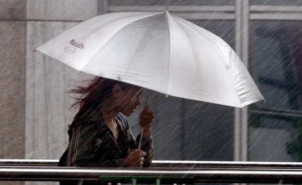เตือนภัยฝนตกหนัก 18 - 19 สิงหาคม  กรมอุตุฯ เผย 17 จังหวัดพื้นที่เสี่ยง 