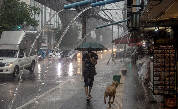 ภาคใต้รับมือฝนถล่ม! เตือนน้ำท่วมฉับพลัน คลื่นลมแรง 1 -  4 เม.ย. นี้