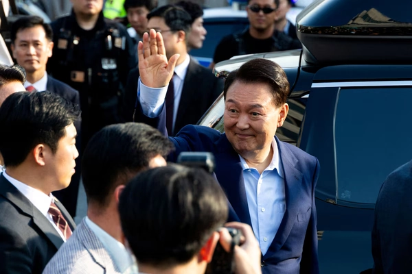 ยุน ซ็อก-ยอล อดีตประธานาธิบดีเกาหลีใต้ขึ้นศาลคดีกบฎ