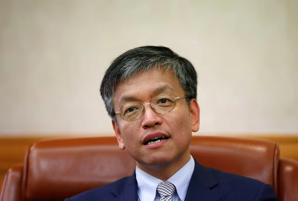 รัฐมนตรีคลังเกาหลีใต้ลาออก เซ่นปมภาษีทรัมป์ ขณะที่รัฐสภาเตรียมลงมติถอดถอน