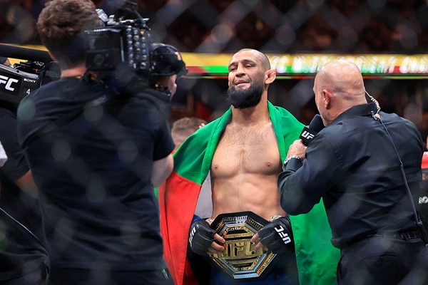 ชิมาเยฟ กระชากแชมป์ ศึก UFC 319  ไล่ปล้ำต้อนแต้ม ดู เพลสซิส ขาดลอย