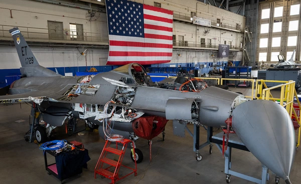 สหรัฐฯ เริ่มปรับ F-16 ให้เป็นเครื่องบินไร้คนขับภายใต้โครงการลับ VENOM