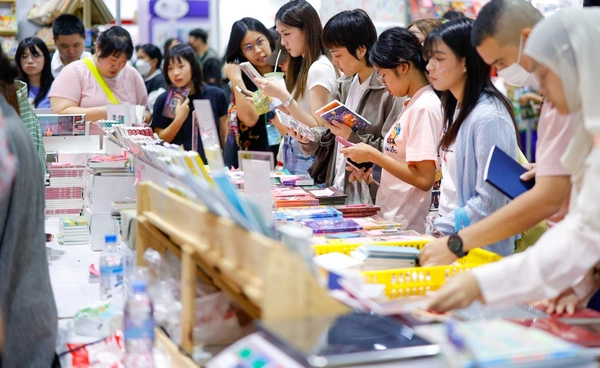 จับสัญญาณขาขึ้น "วงการหนังสือ" เมื่อนักอ่าน Gen Z กลายเป็นกุญแจสำคัญ