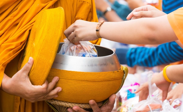 เติมบุญวันวิสาขบูชานี้ อย. แนะ How to 1 เลือก 1 ตรวจ จัดสังฆทานอย่างมีคุณภาพ