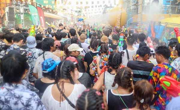 สงกรานต์กรุงเทพฯ 2568 ปิดฉากยิ่งใหญ่ “ข้าวสาร - สีลม” นทท. ทะลัก  7.2 แสนคน 