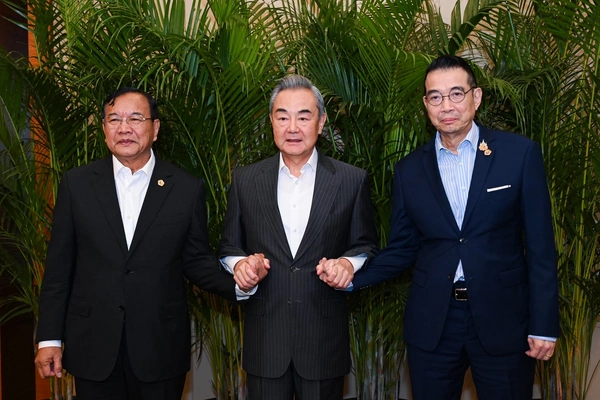 รมว.ต่างประเทศของไทยพบ "หวังอี้" ขอบคุณบทบาทจีนหนุนแก้ปัญหาไทย-กัมพูชา อย่างสันติ 