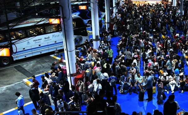 เจาะสถิติสงกรานต์ 2568 คนไทยแห่กลับบ้าน 167,444 คนในวันเดียว 