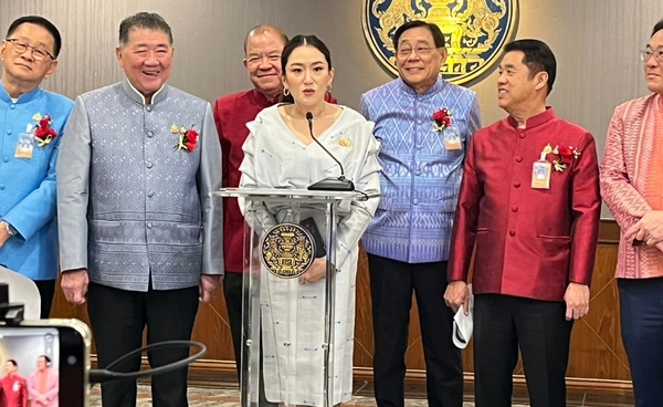 "แพทองธาร" งง "ทักษิณ" หาเสียงดุ ชมตัวจริงน่ารัก 
