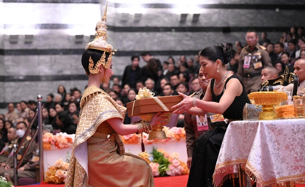 เจ้าฟ้าสิริวัณณวรีฯ ทอดพระเนตรการแสดงโขนมูลนิธิส่งเสริมศิลปาชีพฯ