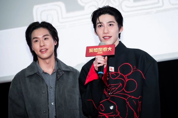 ส่องภาพบรรยากาศ "พีพี-บิวกิ้น"  สองนักแสดง  “ซองแดงแต่งผี” เดินสายฉายที่ฮ่องกง และ ไทเป กระแสผู้ชมล้นหลาม