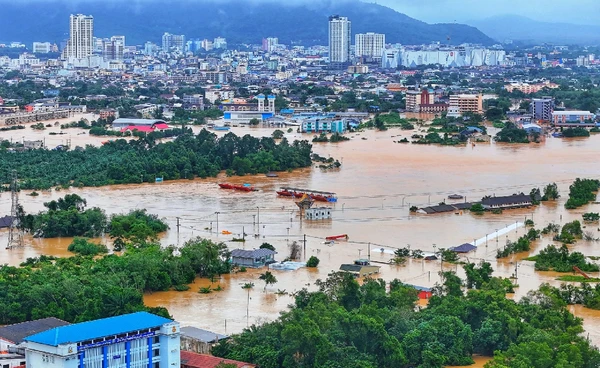 “ฝนระเบิด” ถล่ม “หาดใหญ่” สภาพอากาศสุดขั้วที่พังทั้งเมือง  เพราะอากาศวันนี้ไม่เหมือนเดิมอีกต่อไป!