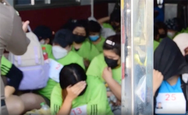แจ้ง 4 ข้อหาหนัก 100 ไทยเทา ‘ร่วมมืออาชญากรรมข้ามชาติ - ฉ้อโกงประชาชน’