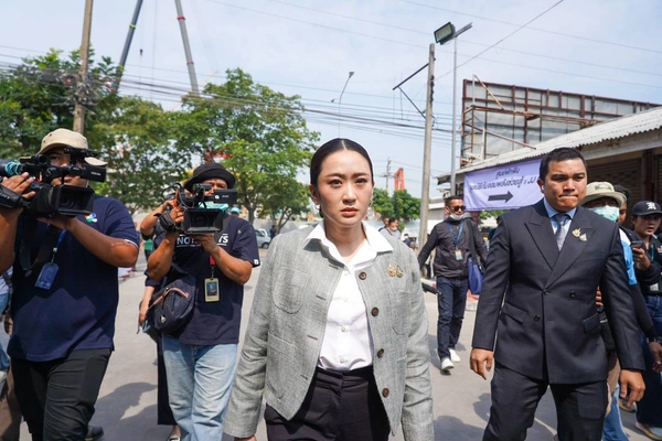 นายกฯ รุดเยี่ยมญาติผู้ประสบภัยตึกสตง. ถล่มจากแผ่นดินไหว