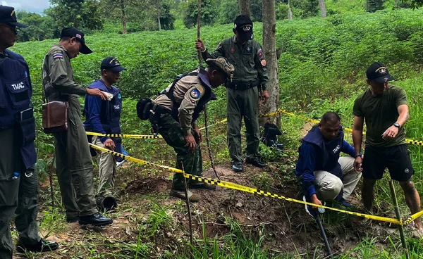 กองทัพเรือเก็บกู้หลุมระเบิด BM-21 หลายจุดที่น้ำยืน อุบลฯ