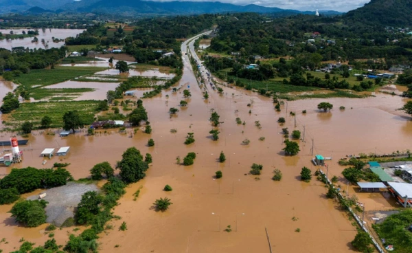 เตือนภาคกลางเสี่ยงท่วม เหตุฝนมาก-น้ำเหนือทะลัก  อาจมีพายุเข้ามาซ้ำเติม