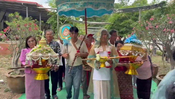 "ประเพณีถือดาบแห่บวชนาค"หนึ่งเดียวในโลก I เรื่องดีดีทั่วไทย 24-04-25