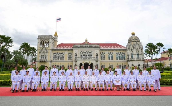 นายกรัฐมนตรี พร้อมคณะรัฐมนตรีชุดใหม่ ร่วมถ่ายภาพหมู่ ที่ทำเนียบรัฐบาล