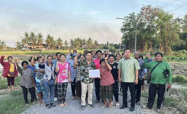 ชาวบ้านพิจิตรเดือดร้อน ถนนลูกรังชำรุด ร้อง ส.ว. ขอถนนลาดยาง
