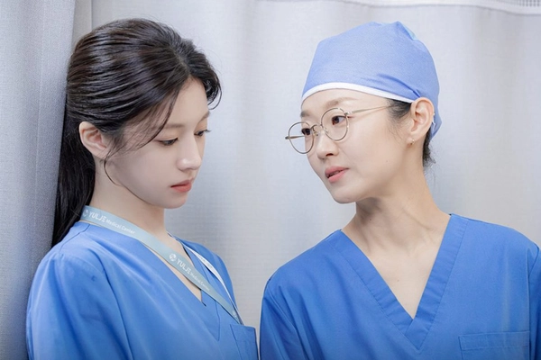 "ไม่เก่งไม่เป็นไรนะ" ภาพสะท้อนอีกมุมของวัยทำงานผ่านตัวละคร  “โออียอง”  Resident Playbook  