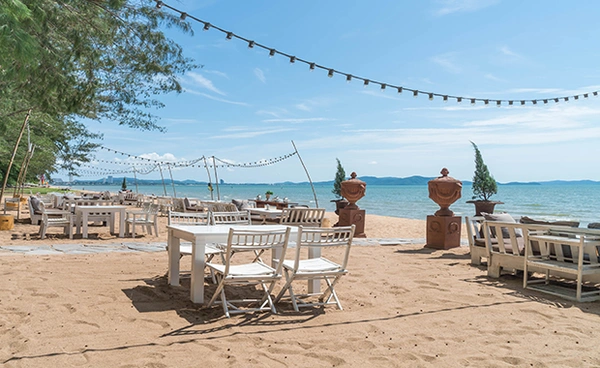 5 ร้านอาหารบางแสน ริมทะเล ชวนครอบครัวไปฟิน กินของอร่อย วันหยุดนี้