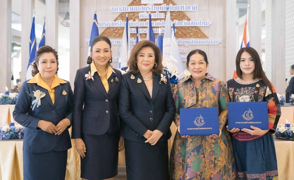 "หัวหน้าพรรคก้าวอิสระ" นั่งที่ปรึกษากิตติมศักดิ์ ชมรมสตรีดีเด่นเชียงใหม่ 