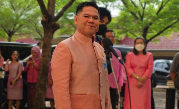 “วราวุธ” ปัดตอบปมทักษิณขู่ขับพ้นรัฐบาล รอวิปรัฐบาลชี้ท่าที