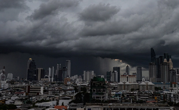 พยากรณ์อากาศวันนี้ 31 มีนาคม เตือน 19 จังหวัดรับมือ "พายุฤดูร้อน" 