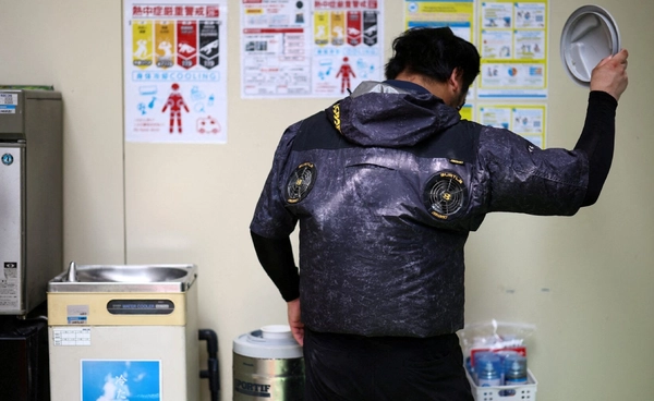 "เสื้อติดแอร์"  ทางรอดของคนงานในญี่ปุ่น