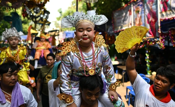 รู้จักพิธี “ปอยส่างลอง” ประเพณีเก่าแก่ของชาวไทใหญ่ ที่สืบทอดกันมานานหลายร้อยปี