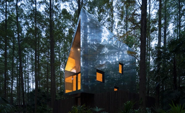จีนเปิด “Secret Camp” กระท่อมใจกลางป่า สร้างเน้นไม่รบกวนธรรมชาติ
