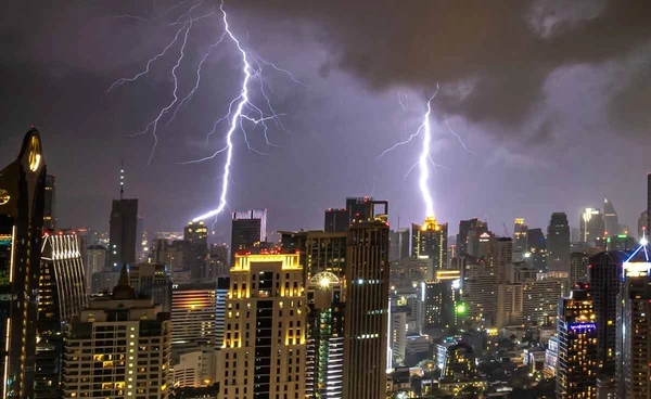 กรมอุตุฯ เตือน “พายุฤดูร้อน” เช็กรายชื่อ 26 จังหวัด “ฝนถล่ม - ลูกเห็บตก”