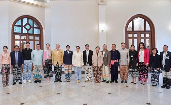 นายกฯ ชวนคนไทยใส่กางเกงลายอัตลักษณ์เฉพาะถิ่น ช่วงเทศกาลสงกรานต์