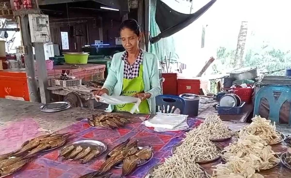 แม่ค้าดีใจได้เงินหมื่นลงทุนสร้างอาชีพ