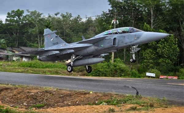 เครื่องบิน Gripen จอดบน “ไฮเวย์” ได้ แล้วเครื่องบินรุ่นอื่นล่ะ?