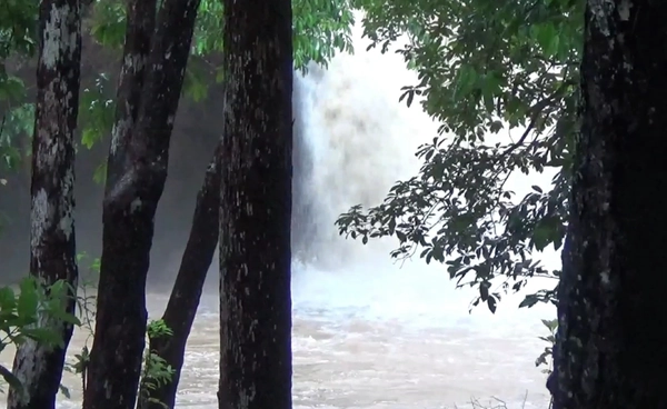 เตือน นทท.ระวังเล่นน้ำตก  หลังฝนตกหนัก หวั่นดินโคลนถล่ม น้ำป่าไหลหลาก