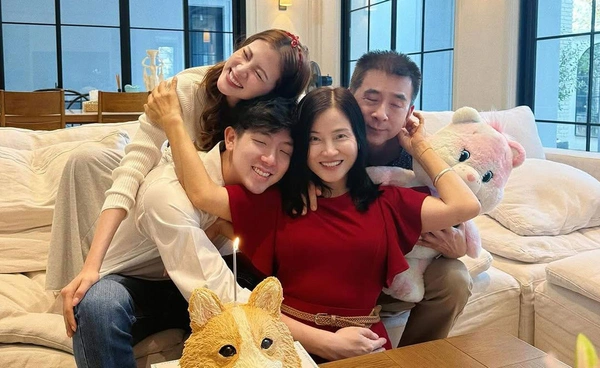 ใบเฟิร์น พิมพ์ชนก แชร์ภาพวันเกิดคุณแม่สุดอบอุ่น แค่เราพร้อมหน้าก็มีความสุข