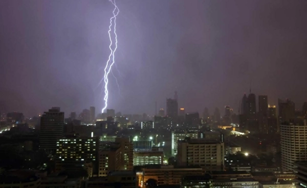เผยสาเหตุหนาวไม่มา เจอฝนถล่มต่อ! กรุงเทพฯ ลุ้นลมหนาวหลัง 15 พ.ย.
