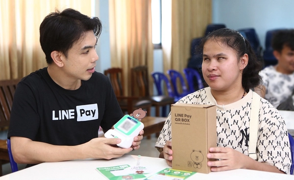 LINE Pay มอบ QR Box กับผู้ค้าสลากฯ ตาบอด ป้องกันถูกโกง ยกระดับชีวิตผู้พิการด้วยเทคโนโลยี