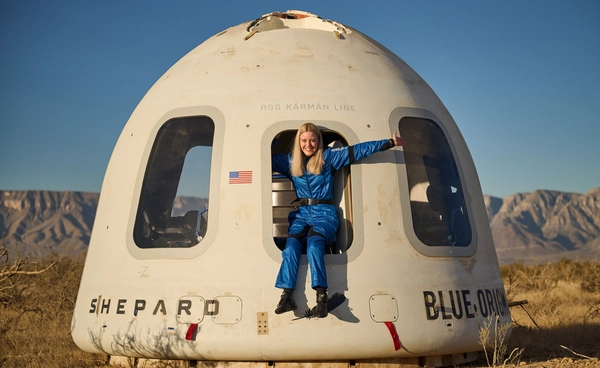 บริษัท Blue Origin จารึกประวัติศาสตร์ส่งผู้พิการคนแรกขึ้นสู่อวกาศได้สำเร็จ