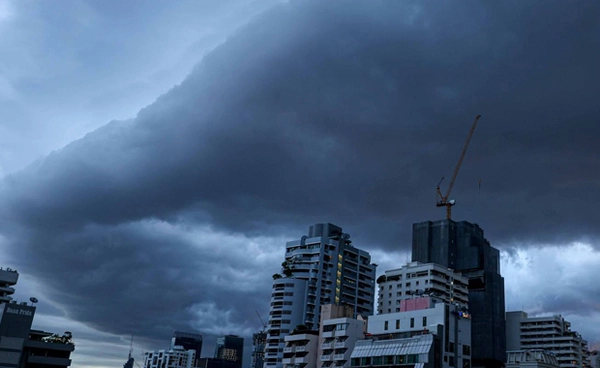 พยากรณ์อากาศวันนี้ 17 เมษายน 2568 เตือนระวังฝนคะนอง-ลมแรง กทม. มีฝน 30% 