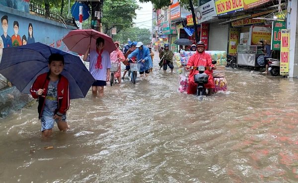 ฝนถล่ม “เวียดนาม” ดานัง-ฮอยอัน-เว้ น้ำท่วมหนัก