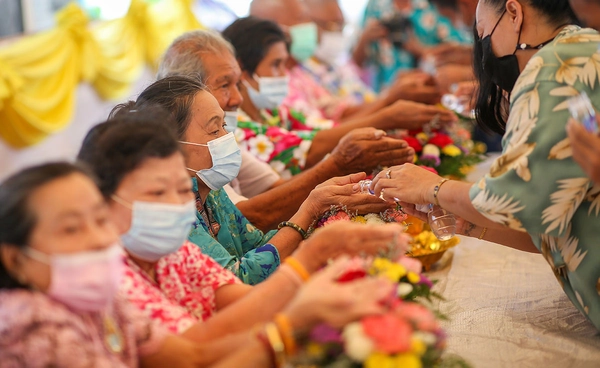10 ไอเดีย คำอวยพรวันสงกรานต์ ภาษาไทย - อังกฤษ ส่งความสุขวันปีใหม่ไทย